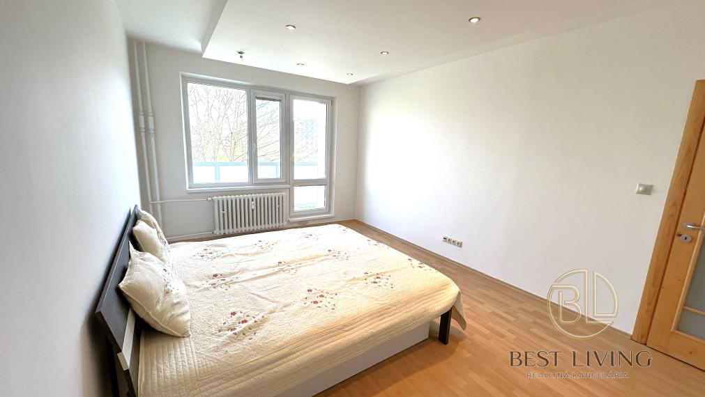PREDANÝ ! Veľkometrážny 3 izbový byt - 80m2, DCA - Centrum I., VYMENENÁ KOMPLETNÁ ELEKTROINŠTALÁCIA + NOVÉ STIERKY!!