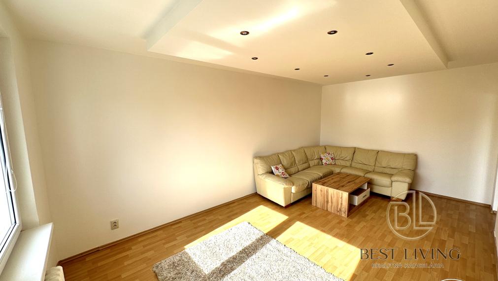 PREDANÝ ! Veľkometrážny 3 izbový byt - 80m2, DCA - Centrum I., VYMENENÁ KOMPLETNÁ ELEKTROINŠTALÁCIA + NOVÉ STIERKY!!