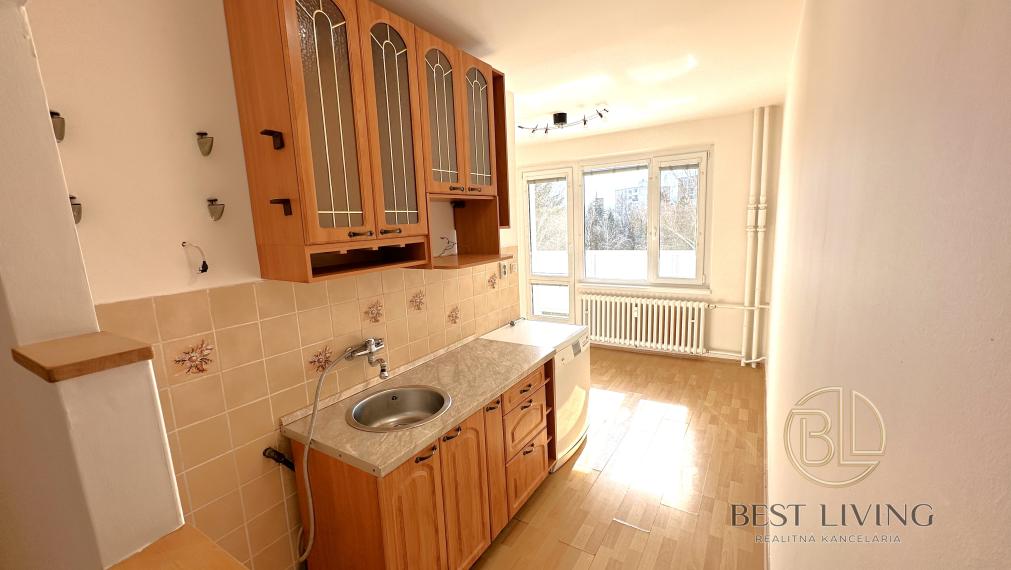 PREDANÝ ! Veľkometrážny 3 izbový byt - 80m2, DCA - Centrum I., VYMENENÁ KOMPLETNÁ ELEKTROINŠTALÁCIA + NOVÉ STIERKY!!