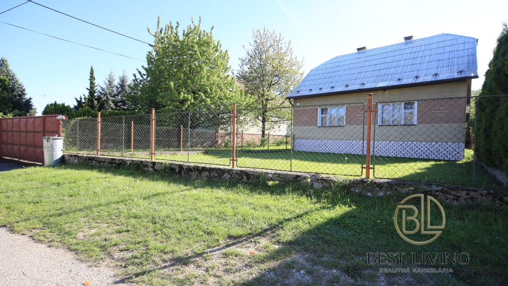 Rodinný dom s veľkým pozemkom v tichej obci Mikušovce, okres Ilava