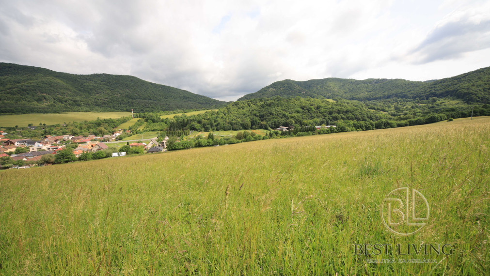Na predaj veľký slnečný pozemok v tichom prostredí – 5821 m², ideálny na rekreáciu alebo investíciu do budúcnosti
