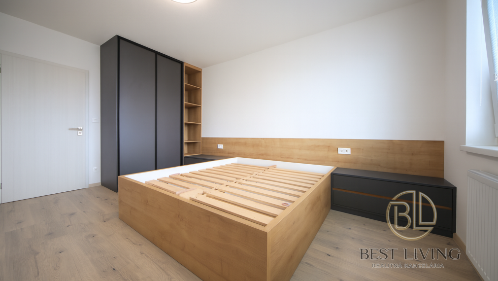 Prémiový byt na prenájom – novostavba, komplet zariadený, parkovanie, výhľad na hrad