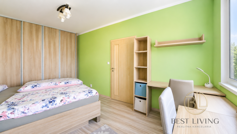PREDANÝ EXKLUZÍVNE: Štýlový 2-izbový byt s balkónom a vlastným dvorom – Nemšová
