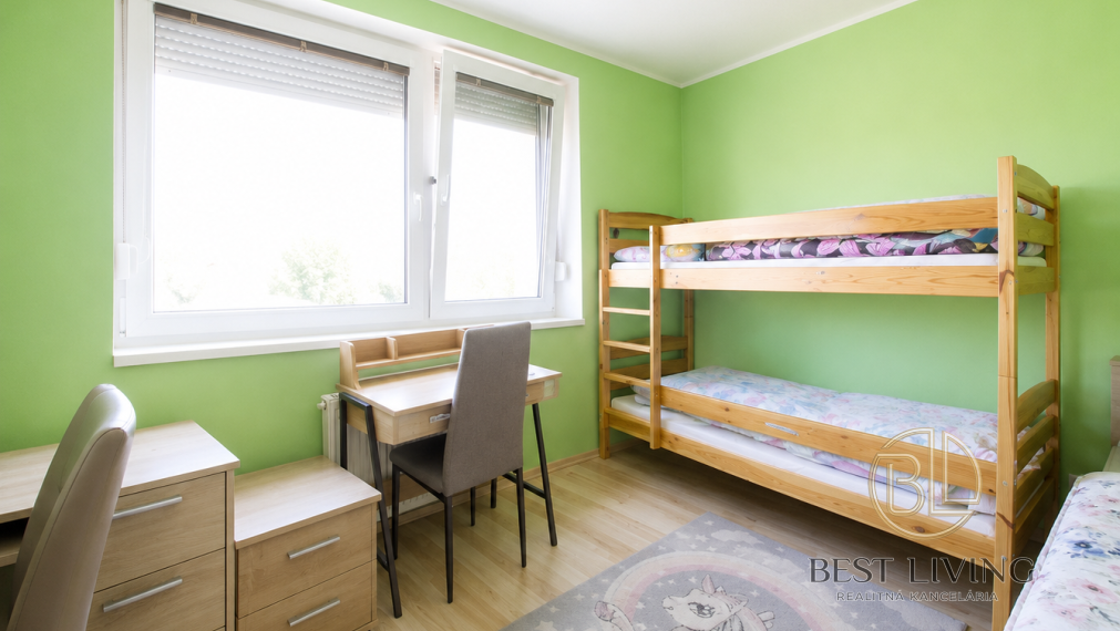 PREDANÝ EXKLUZÍVNE: Štýlový 2-izbový byt s balkónom a vlastným dvorom – Nemšová