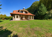 Rodinný dom na predaj Ilava – Skala | pozemok 1 430 m², wellness zóna, zimná záhrada a dvojgaráž - fotografia 2