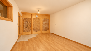 Rodinný dom na predaj Ilava – Skala | pozemok 1 430 m², wellness zóna, zimná záhrada a dvojgaráž