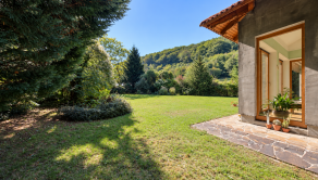 Rodinný dom na predaj Ilava – Skala | pozemok 1 430 m², wellness zóna, zimná záhrada a dvojgaráž