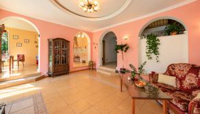 Rodinný dom na predaj Ilava – Skala | pozemok 1 430 m², wellness zóna, zimná záhrada a dvojgaráž
