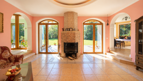 Rodinný dom na predaj Ilava – Skala | pozemok 1 430 m², wellness zóna, zimná záhrada a dvojgaráž