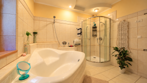 Rodinný dom na predaj Ilava – Skala | pozemok 1 430 m², wellness zóna, zimná záhrada a dvojgaráž