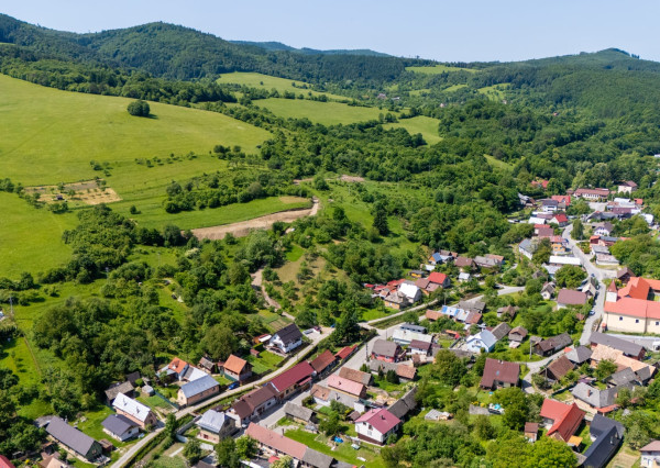 Na predaj pozemok v krásnom prírodnom prostredí obce Zubák