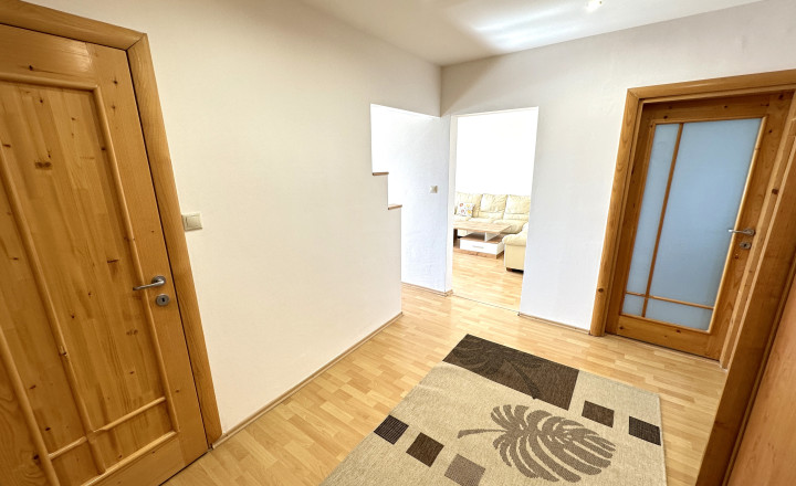 PREDANÝ ! Veľkometrážny 3 izbový byt - 80m2, DCA - Centrum I., VYMENENÁ KOMPLETNÁ ELEKTROINŠTALÁCIA + NOVÉ STIERKY!! - fotografia 5