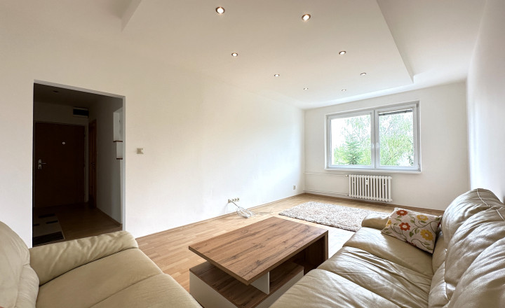 PREDANÝ ! Veľkometrážny 3 izbový byt - 80m2, DCA - Centrum I., VYMENENÁ KOMPLETNÁ ELEKTROINŠTALÁCIA + NOVÉ STIERKY!! - fotografia 2