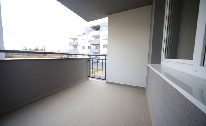 Exkluzívny byt v novostavbe + bonus! Parkovanie, terasa a kuchynská linka v hodnote 23000€!! - fotografia 3