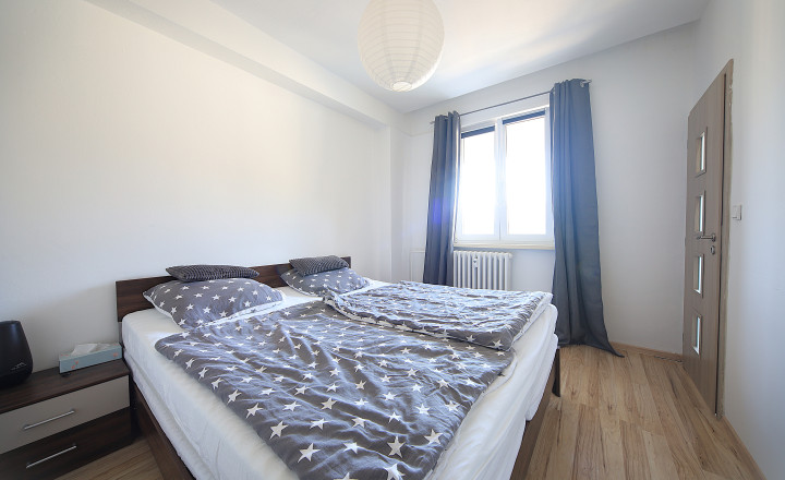 PREDANÝ ! 2-izbový byt po rekonštrukcii s loggiou, kompletne vybavený – ideálny na bývanie aj investíciu! - fotografia 5