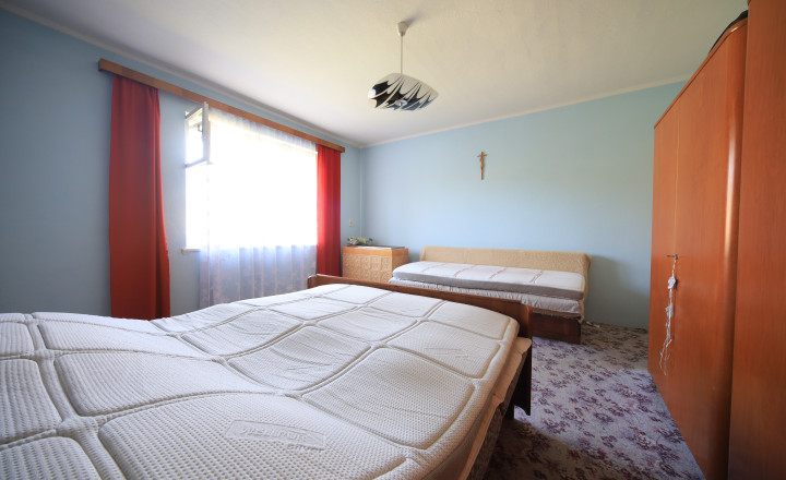 REZERVOVANÝ - Rodinný dom s veľkým pozemkom v tichej obci Mikušovce, okres Ilava - fotografia 3