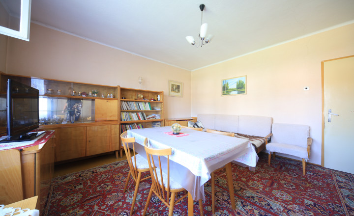 REZERVOVANÝ - Rodinný dom s veľkým pozemkom v tichej obci Mikušovce, okres Ilava - fotografia 4
