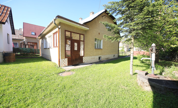 REZERVOVANÝ - Rodinný dom s veľkým pozemkom v tichej obci Mikušovce, okres Ilava - fotografia 10