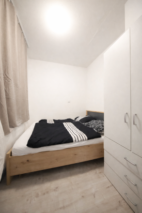 PREDANÝ - Exkluzívne na predaj: moderne riešený 2-izbový byt (pôvodne 1-izbový) s presklenou loggiou – Dubnica nad Váhom, Centrum II - fotografia 7