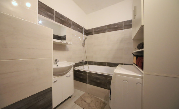 PREDANÝ - Exkluzívne na predaj: moderne riešený 2-izbový byt (pôvodne 1-izbový) s presklenou loggiou – Dubnica nad Váhom, Centrum II - fotografia 6