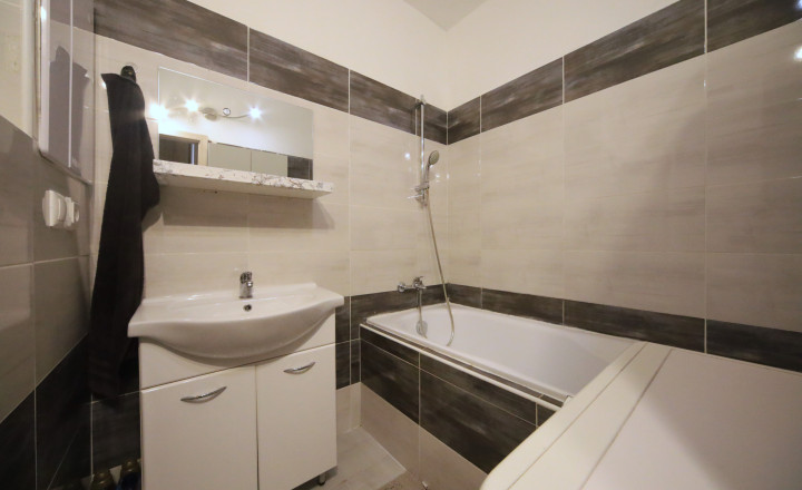 PREDANÝ - Exkluzívne na predaj: moderne riešený 2-izbový byt (pôvodne 1-izbový) s presklenou loggiou – Dubnica nad Váhom, Centrum II - fotografia 4