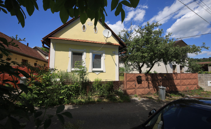 Na predaj: Rodinný dom po čiastočných rekonštrukciách s veľkým potenciálom v obci Mikušovce - fotografia 7