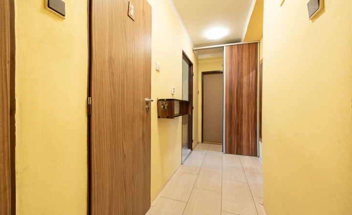 PREDANÉ!!!  Komfort domu v byte – 3i byt so záhradou, garážou a parkovaním - fotografia 1