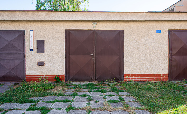PREDANÉ!!!  Komfort domu v byte – 3i byt so záhradou, garážou a parkovaním - fotografia 8