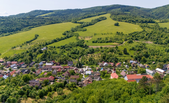 Na predaj pozemok v krásnom prírodnom prostredí obce Zubák - fotografia 6
