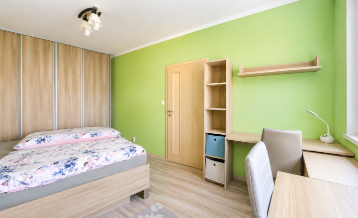 PREDANÝ EXKLUZÍVNE: Štýlový 2-izbový byt s balkónom a vlastným dvorom – Nemšová - fotografia 9