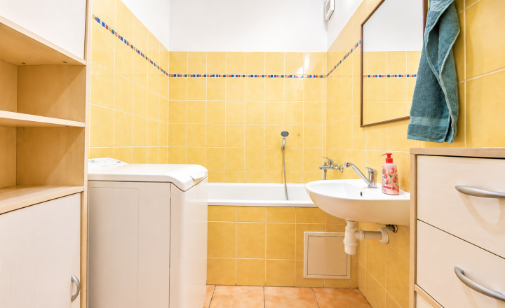 1-izbový byt využiteľný ako 2-izbový | kompletne zariadený | centrum Púchova | 499 € s energiami - fotografia 12