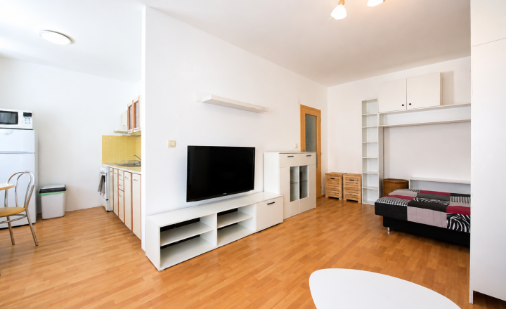 1-izbový byt využiteľný ako 2-izbový | kompletne zariadený | centrum Púchova | 499 € s energiami - fotografia 5