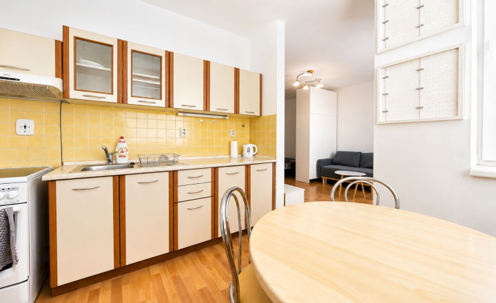 1-izbový byt využiteľný ako 2-izbový | kompletne zariadený | centrum Púchova | 499 € s energiami - fotografia 10