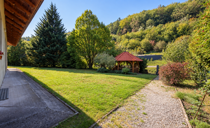 Rodinný dom na predaj Ilava – Skala | pozemok 1 430 m², wellness zóna, zimná záhrada a dvojgaráž - fotografia 5