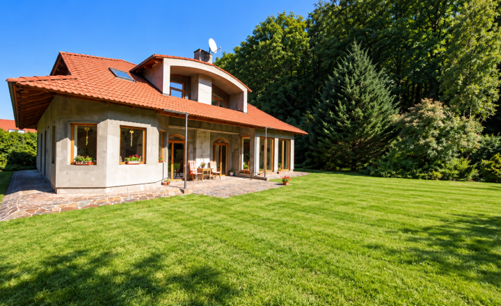 Rodinný dom na predaj Ilava – Skala | pozemok 1 430 m², wellness zóna, zimná záhrada a dvojgaráž